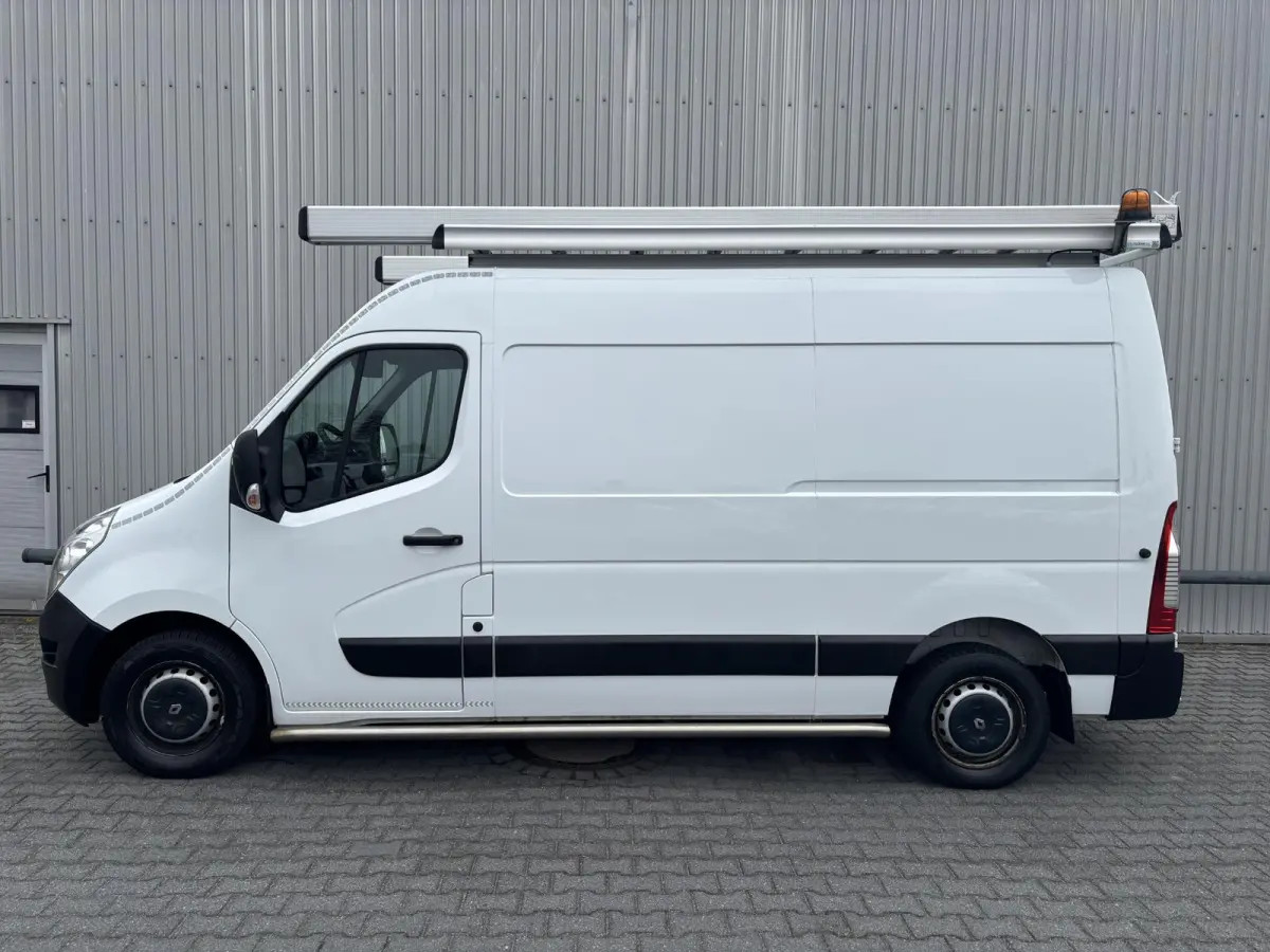 2.3 dCi L2H2*A/C*CRUISE*NAVI*HAAK*CAM*IMPERIAAL*