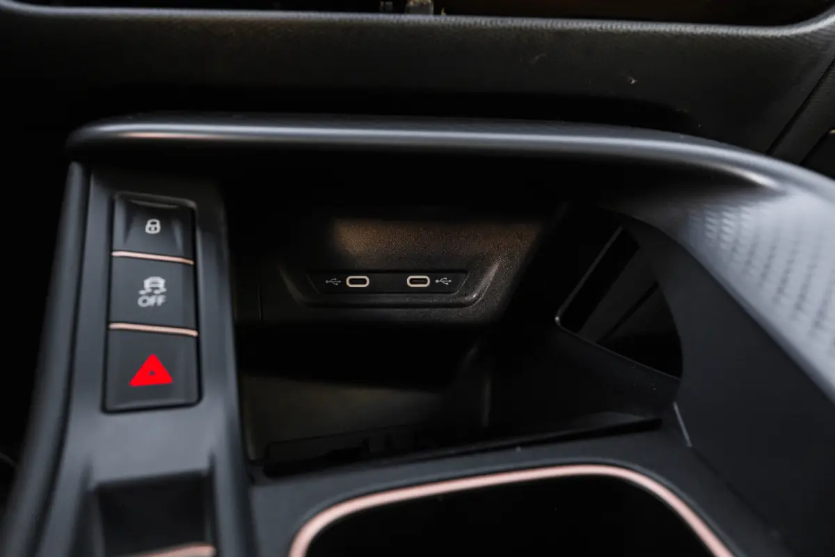 1.5 TSI e-Hybrid 272pk VZ Performance | Sennheiser sound System | Alcantara bekleding | Head-up display | Panoramadak | Elektrisch verstelb. voorstoelen | Navigatie | 20" LMV