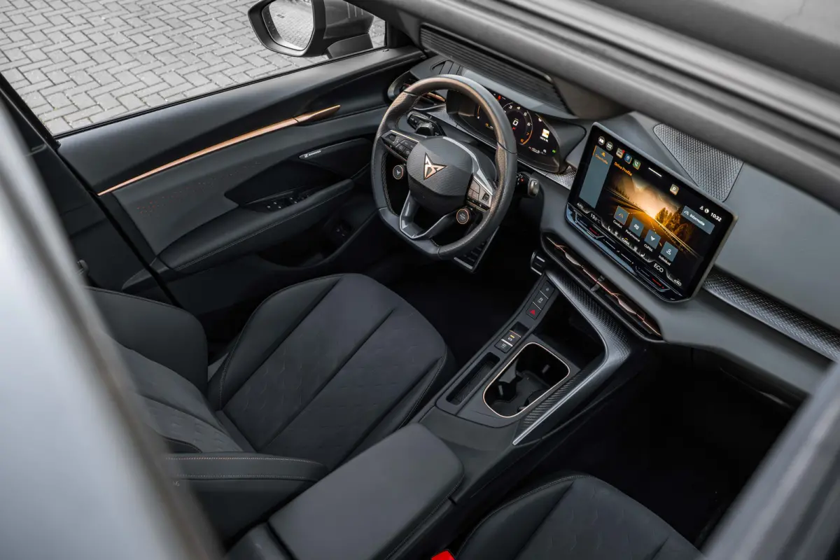 1.5 TSI e-Hybrid 272pk VZ Performance | Sennheiser sound System | Alcantara bekleding | Head-up display | Panoramadak | Elektrisch verstelb. voorstoelen | Navigatie | 20" LMV