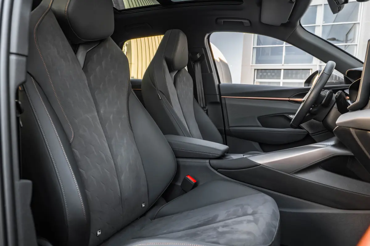 1.5 TSI e-Hybrid 272pk VZ Performance | Sennheiser sound System | Alcantara bekleding | Head-up display | Panoramadak | Elektrisch verstelb. voorstoelen | Navigatie | 20" LMV