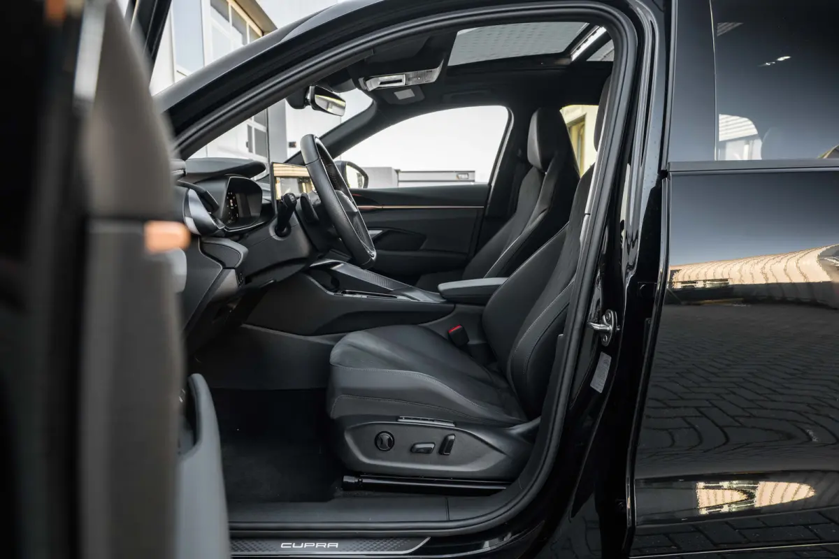 1.5 TSI e-Hybrid 272pk VZ Performance | Sennheiser sound System | Alcantara bekleding | Head-up display | Panoramadak | Elektrisch verstelb. voorstoelen | Navigatie | 20" LMV