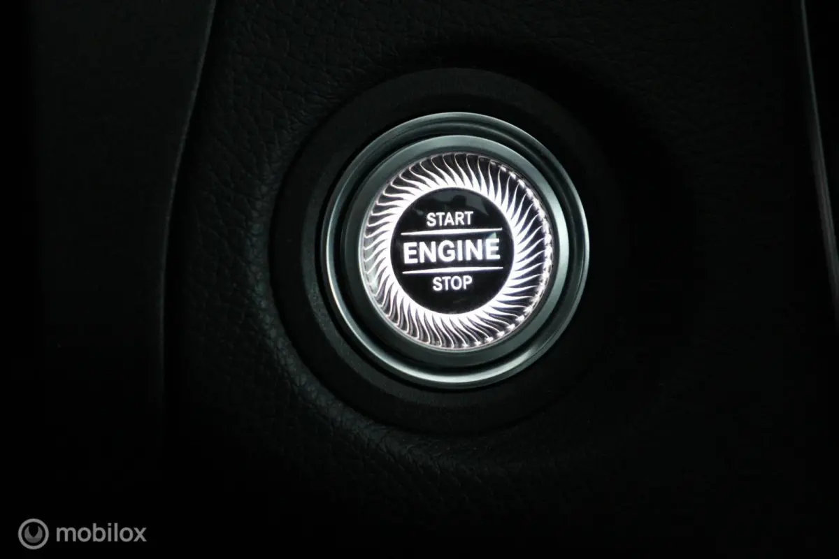 180 Business Solution AMG-Line 157 PK | Facelift model | Automaat | Digitale tellers | 360 camera | DEALER-STAAT |