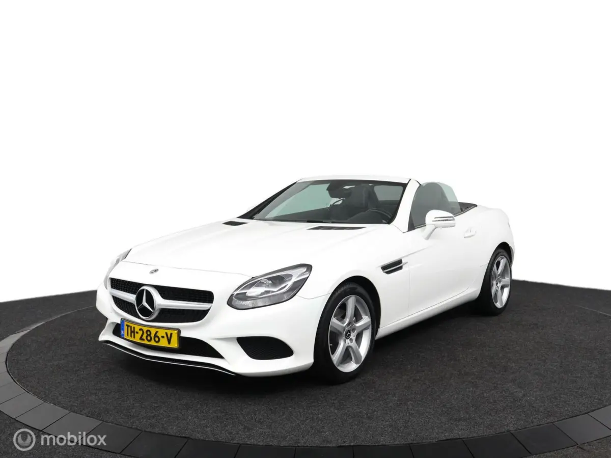 180 RedArt Edition 157 PK | Uniek Handgeschakeld | 51 DKM | Cruise controle | Camera | DEALER-STAAT