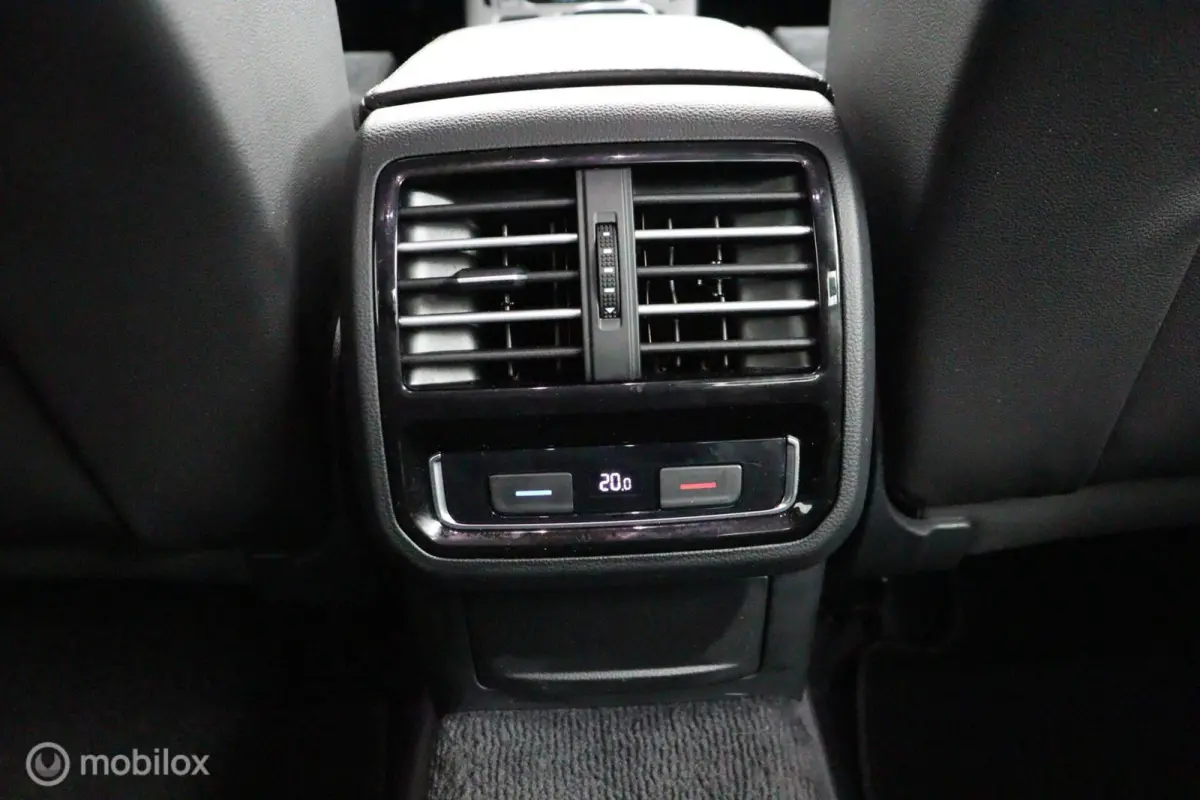 Sedan 1.4 TSI GTE Highline 218 PK Plug-in hybride | 78,7% SOH | Elec. stoelen met verwarming | Trekhaak afneembaar | Adaptieve cruise controle | PDC | 17LMV | DEALER-STAAT