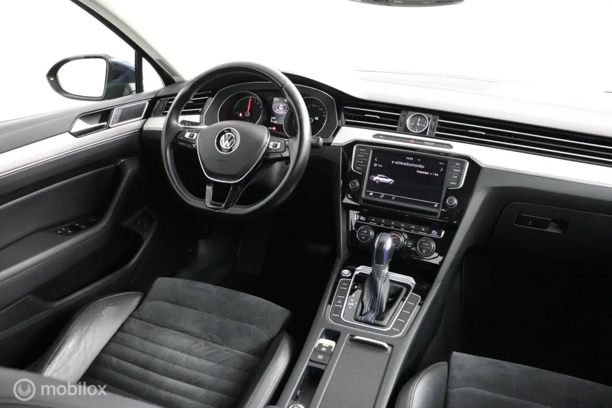Sedan 1.4 TSI GTE Highline 218 PK Plug-in hybride | 78,7% SOH | Elec. stoelen met verwarming | Trekhaak afneembaar | Adaptieve cruise controle | PDC | 17LMV | DEALER-STAAT