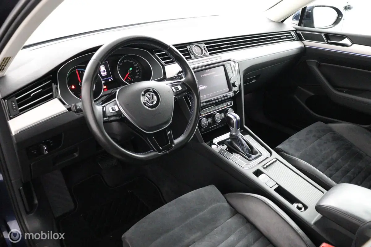 Sedan 1.4 TSI GTE Highline 218 PK Plug-in hybride | 78,7% SOH | Elec. stoelen met verwarming | Trekhaak afneembaar | Adaptieve cruise controle | PDC | 17LMV | DEALER-STAAT