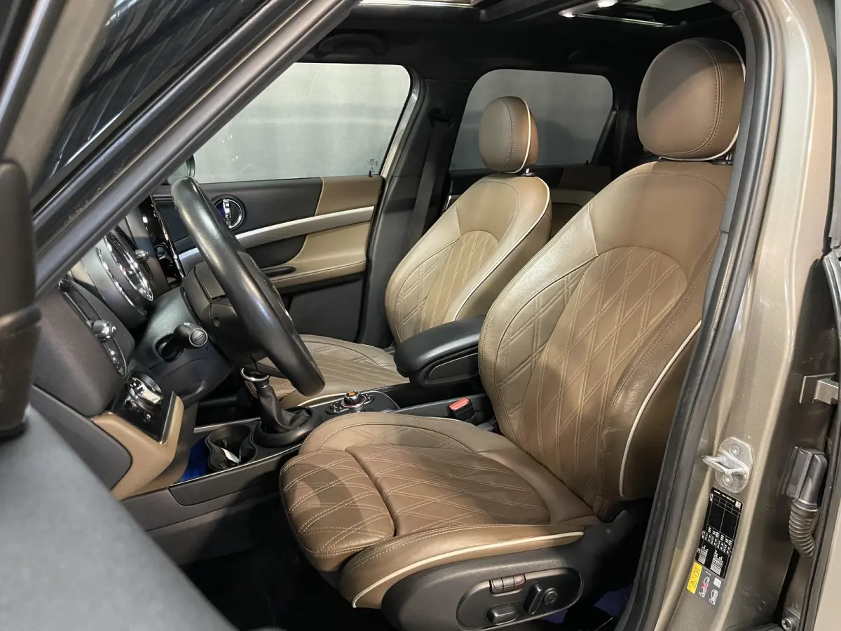 1.5 Cooper ALL4 John Cooper Works 18"/Panoramadak/Adaptieve cruise/Leder + memory + stoelverwarming/Harman Kardon/Keyless/Elektrische klep/Head-up/Camera