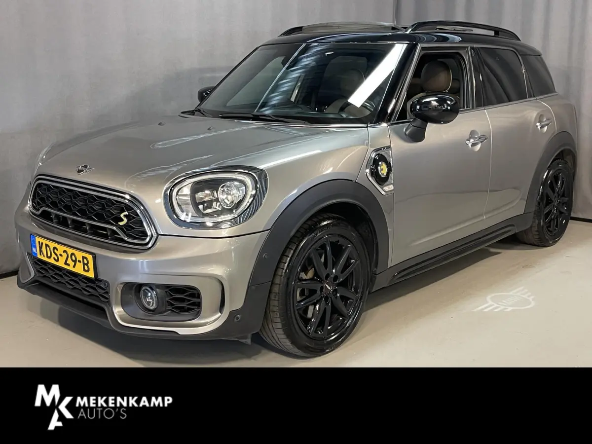 1.5 Cooper ALL4 John Cooper Works 18"/Panoramadak/Adaptieve cruise/Leder + memory + stoelverwarming/Harman Kardon/Keyless/Elektrische klep/Head-up/Camera