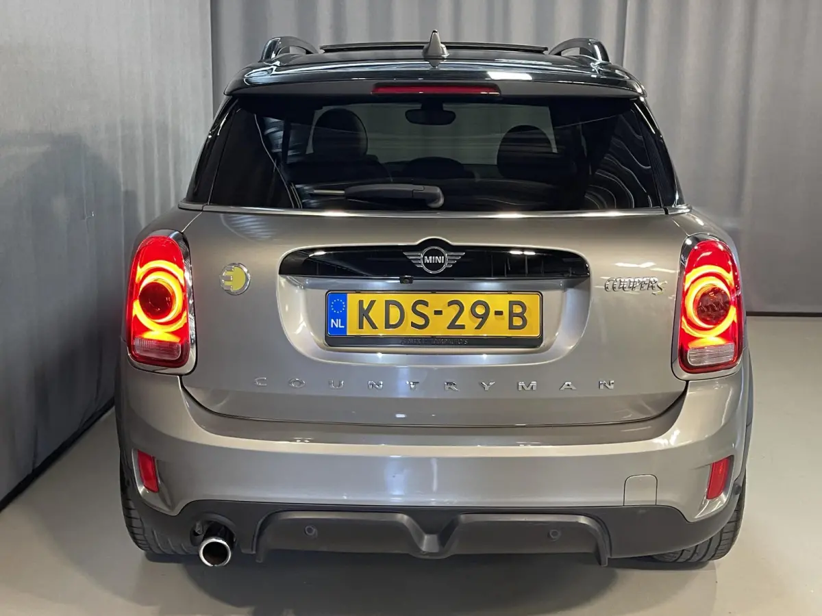 1.5 Cooper ALL4 John Cooper Works 18"/Panoramadak/Adaptieve cruise/Leder + memory + stoelverwarming/Harman Kardon/Keyless/Elektrische klep/Head-up/Camera