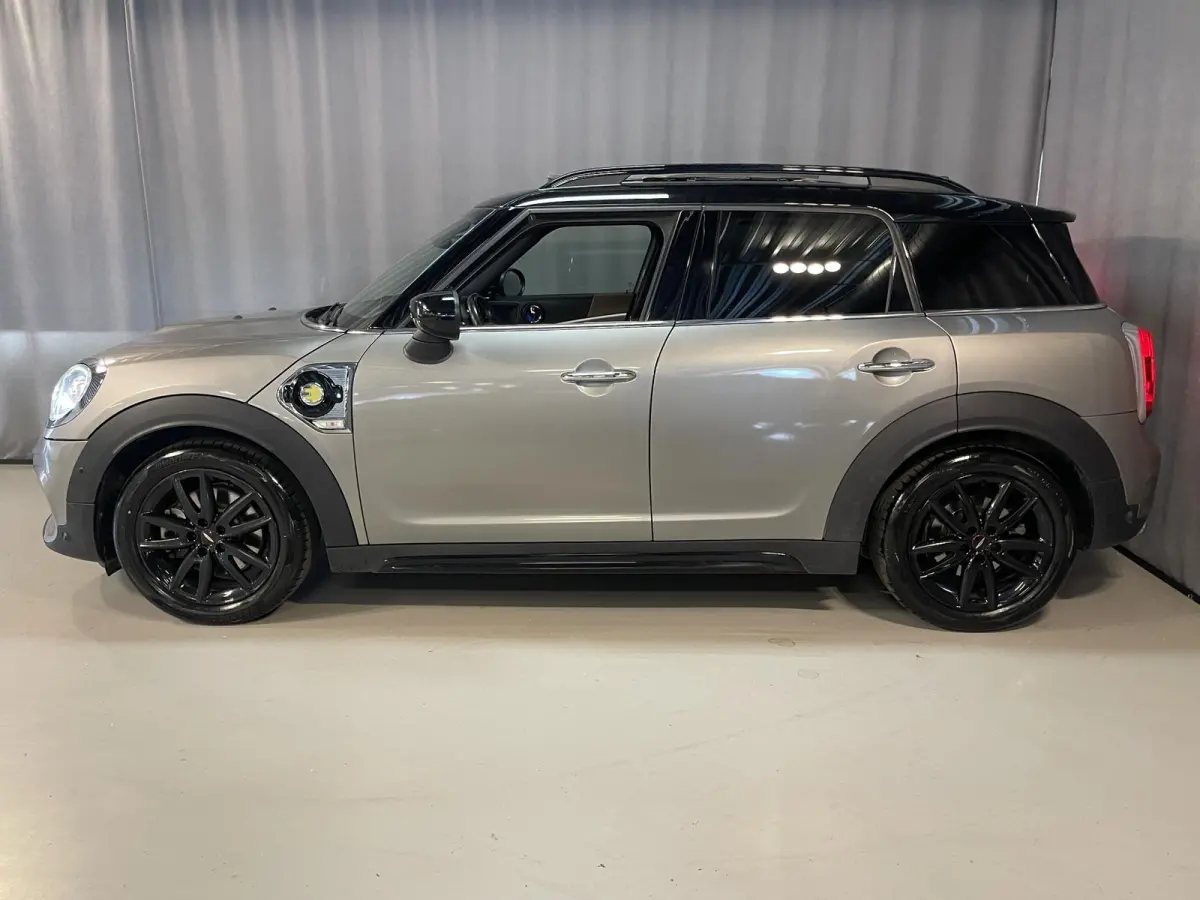 1.5 Cooper ALL4 John Cooper Works 18"/Panoramadak/Adaptieve cruise/Leder + memory + stoelverwarming/Harman Kardon/Keyless/Elektrische klep/Head-up/Camera