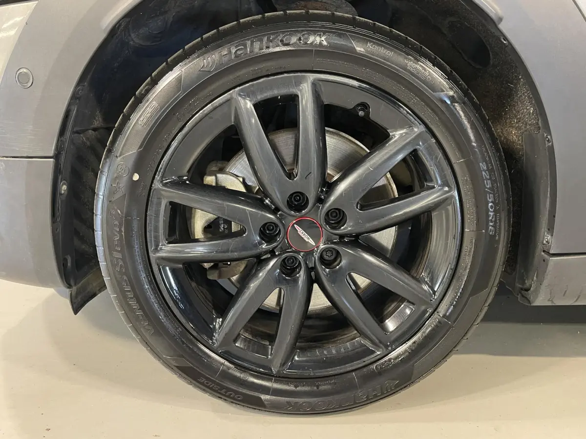 1.5 Cooper ALL4 John Cooper Works 18"/Panoramadak/Adaptieve cruise/Leder + memory + stoelverwarming/Harman Kardon/Keyless/Elektrische klep/Head-up/Camera