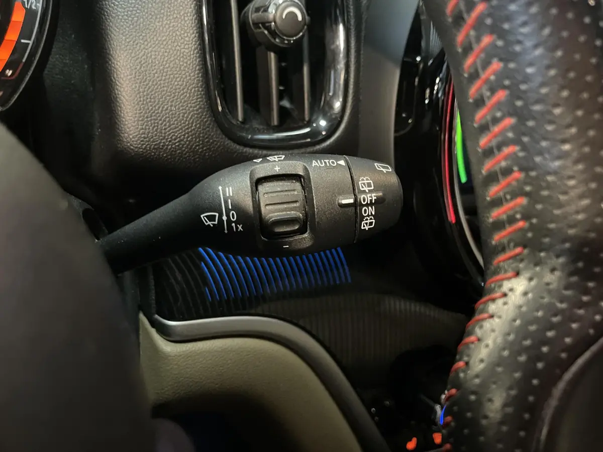 1.5 Cooper ALL4 John Cooper Works 18"/Panoramadak/Adaptieve cruise/Leder + memory + stoelverwarming/Harman Kardon/Keyless/Elektrische klep/Head-up/Camera