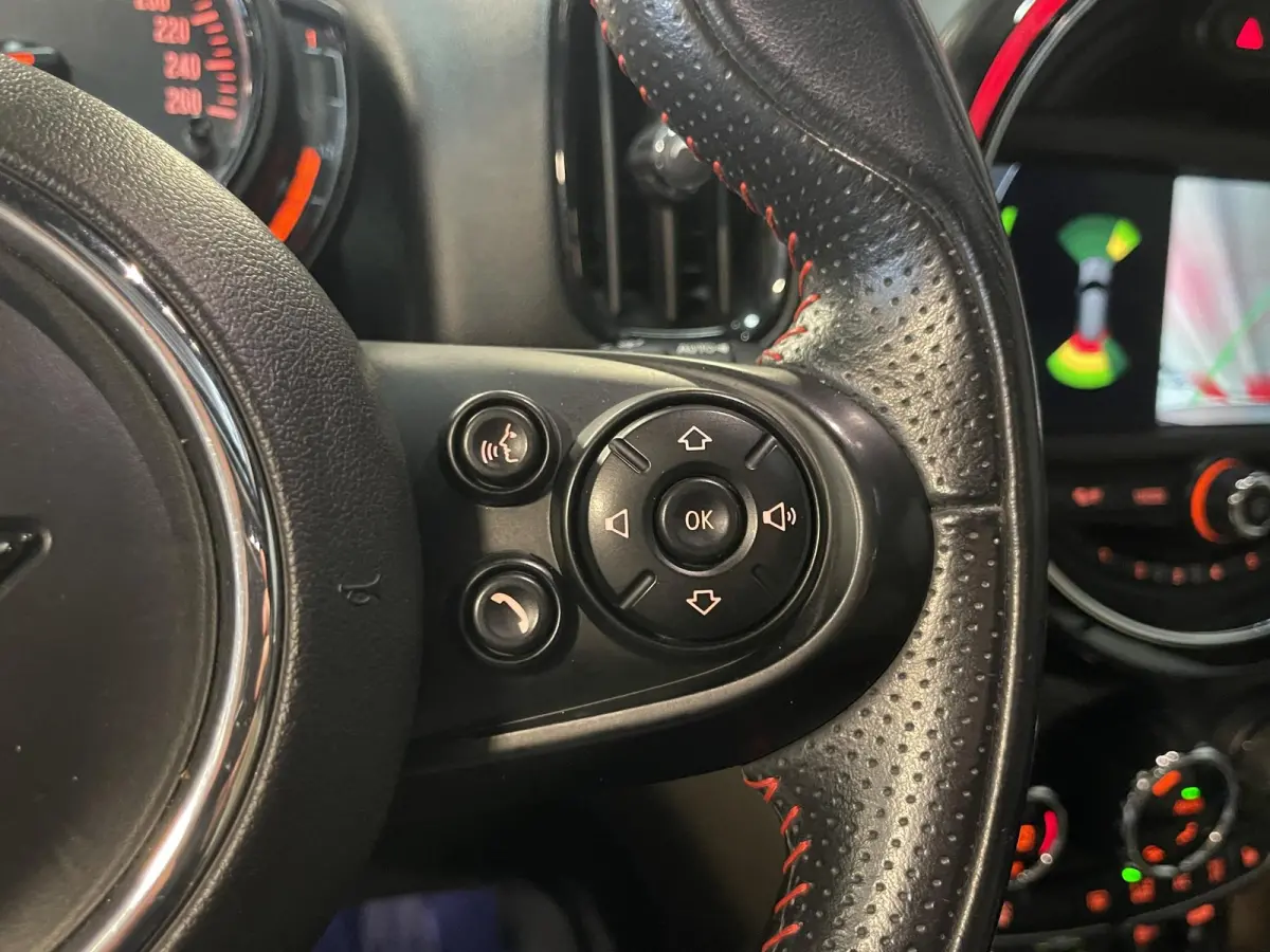 1.5 Cooper ALL4 John Cooper Works 18"/Panoramadak/Adaptieve cruise/Leder + memory + stoelverwarming/Harman Kardon/Keyless/Elektrische klep/Head-up/Camera
