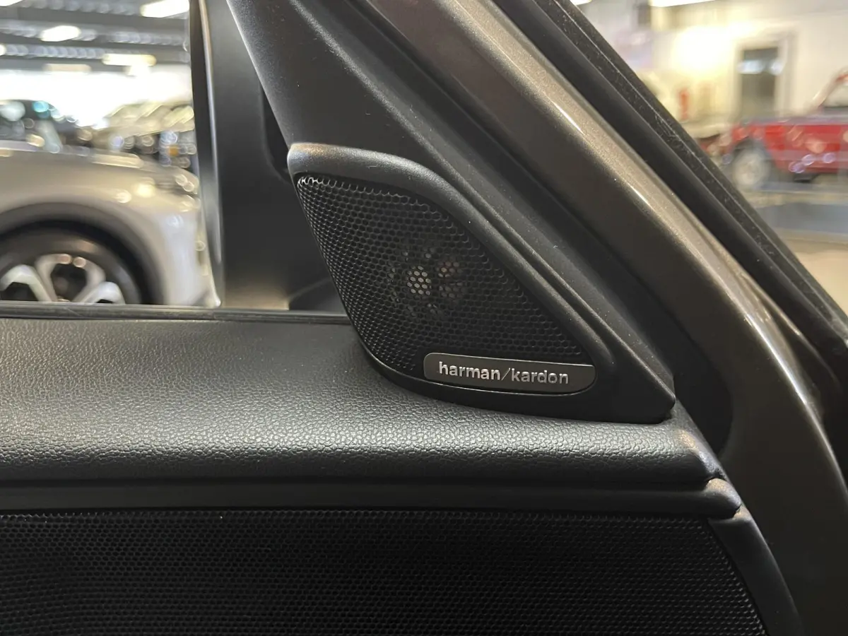 1.5 Cooper ALL4 John Cooper Works 18"/Panoramadak/Adaptieve cruise/Leder + memory + stoelverwarming/Harman Kardon/Keyless/Elektrische klep/Head-up/Camera