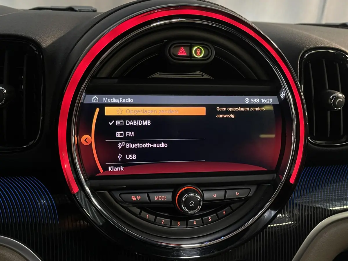 1.5 Cooper ALL4 John Cooper Works 18"/Panoramadak/Adaptieve cruise/Leder + memory + stoelverwarming/Harman Kardon/Keyless/Elektrische klep/Head-up/Camera