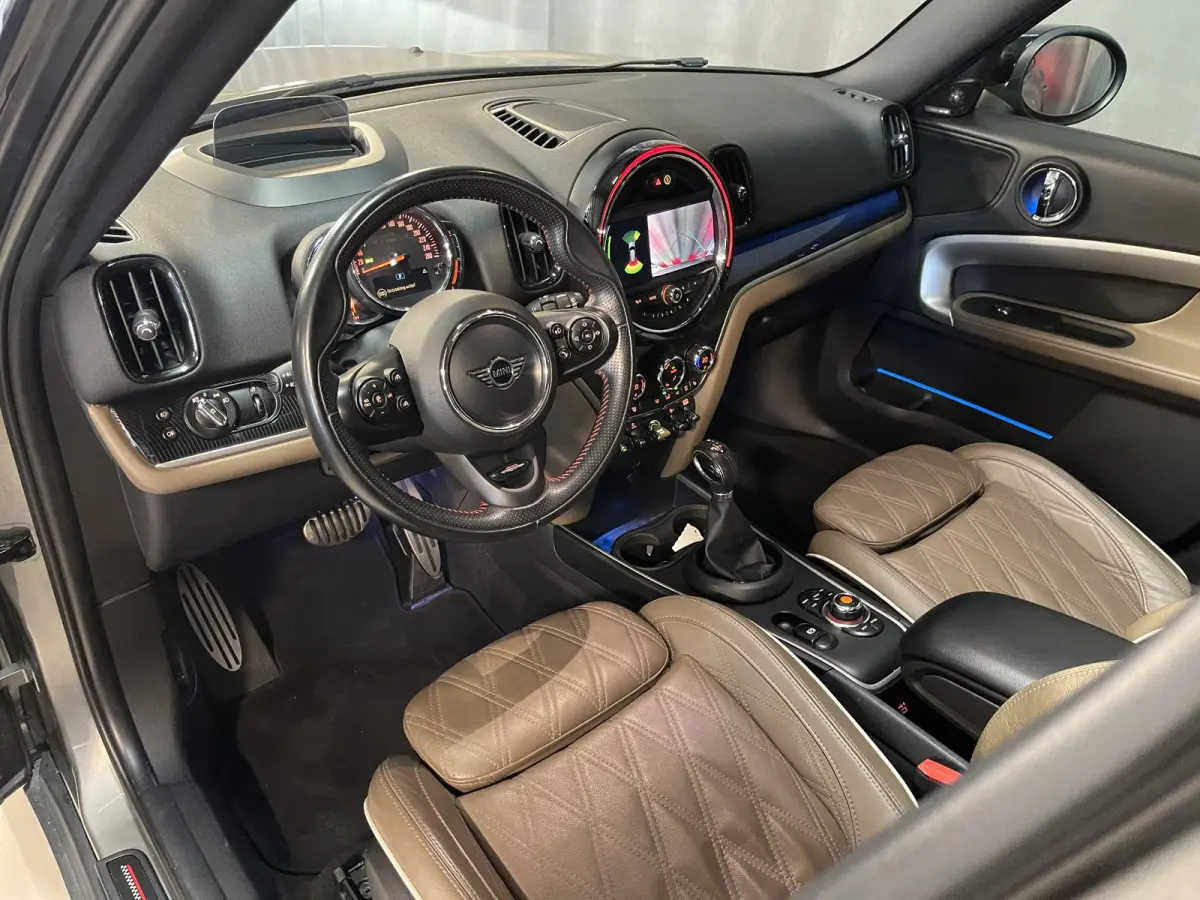 1.5 Cooper ALL4 John Cooper Works 18"/Panoramadak/Adaptieve cruise/Leder + memory + stoelverwarming/Harman Kardon/Keyless/Elektrische klep/Head-up/Camera
