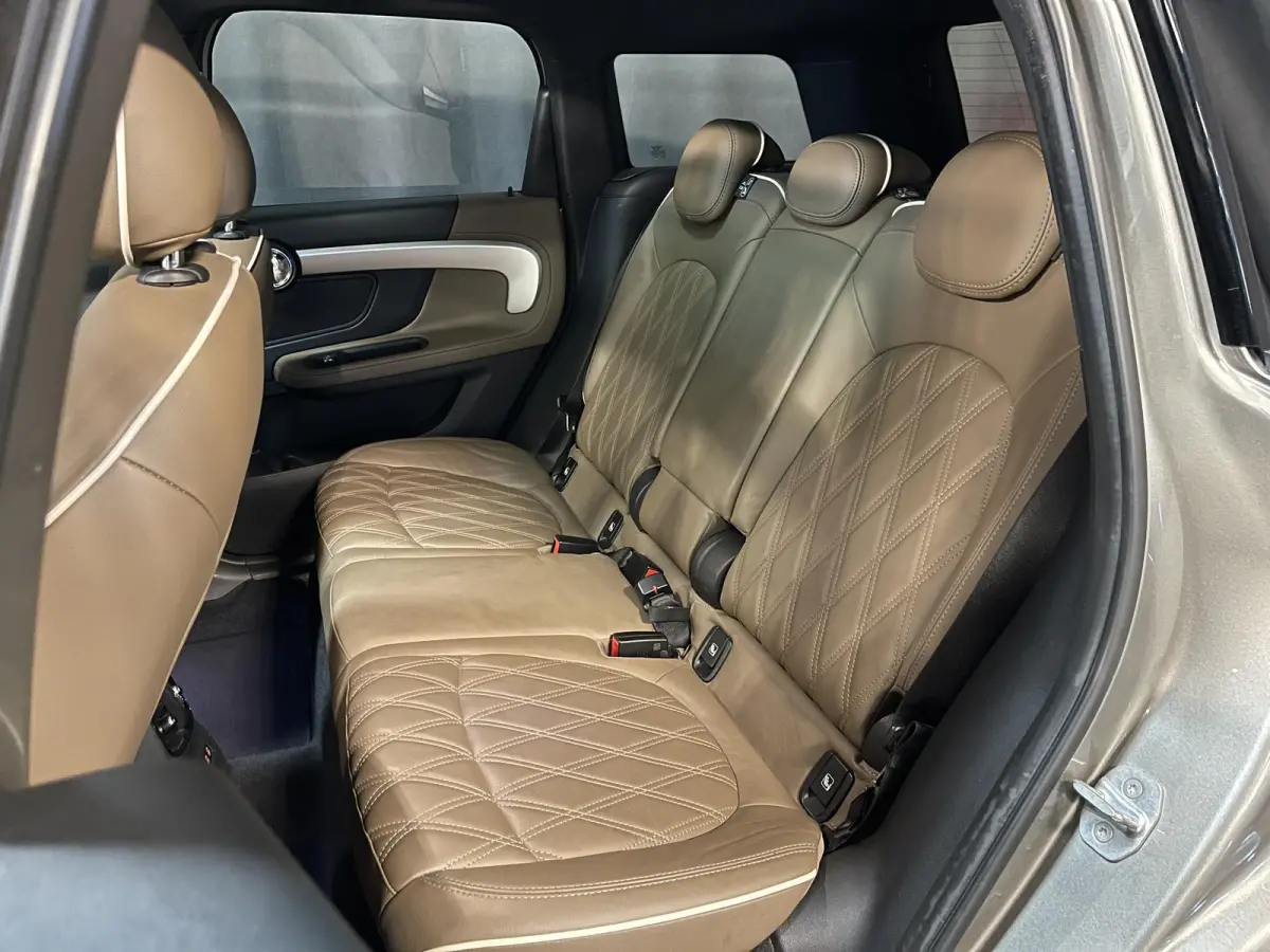 1.5 Cooper ALL4 John Cooper Works 18"/Panoramadak/Adaptieve cruise/Leder + memory + stoelverwarming/Harman Kardon/Keyless/Elektrische klep/Head-up/Camera