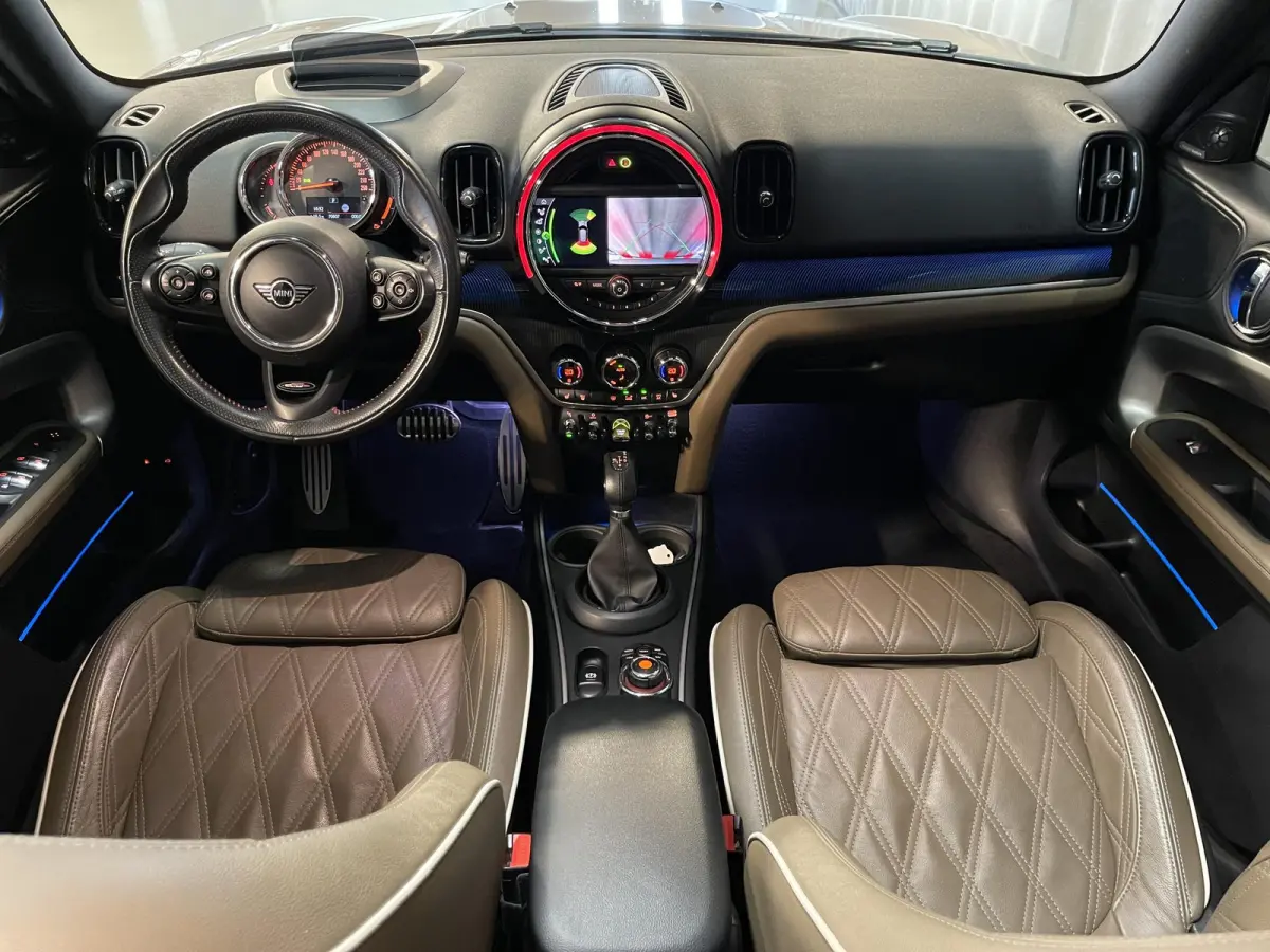1.5 Cooper ALL4 John Cooper Works 18"/Panoramadak/Adaptieve cruise/Leder + memory + stoelverwarming/Harman Kardon/Keyless/Elektrische klep/Head-up/Camera