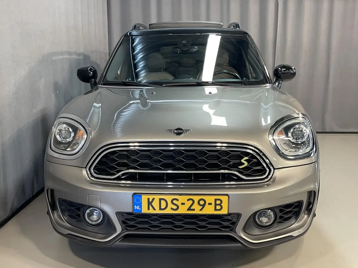 1.5 Cooper ALL4 John Cooper Works 18"/Panoramadak/Adaptieve cruise/Leder + memory + stoelverwarming/Harman Kardon/Keyless/Elektrische klep/Head-up/Camera