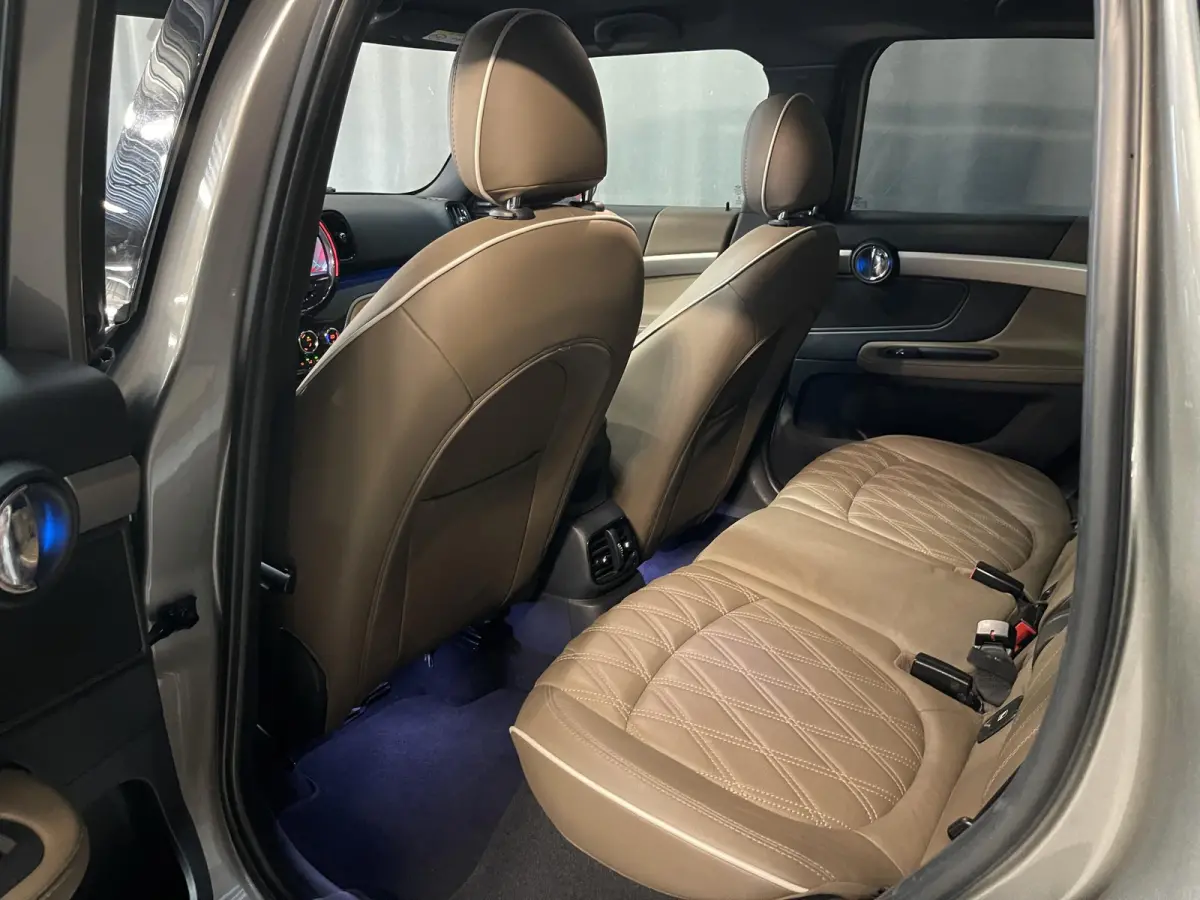 1.5 Cooper ALL4 John Cooper Works 18"/Panoramadak/Adaptieve cruise/Leder + memory + stoelverwarming/Harman Kardon/Keyless/Elektrische klep/Head-up/Camera