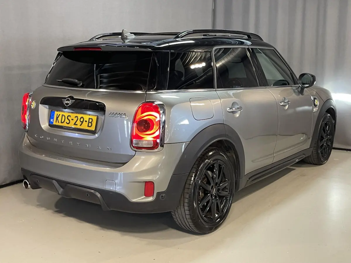 1.5 Cooper ALL4 John Cooper Works 18"/Panoramadak/Adaptieve cruise/Leder + memory + stoelverwarming/Harman Kardon/Keyless/Elektrische klep/Head-up/Camera