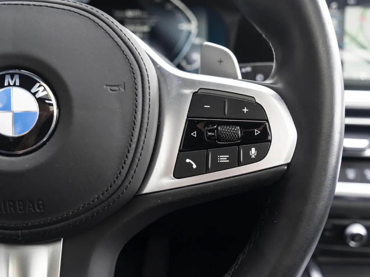 330e | M Sport | Innovationspakket | Harman Kardon | Comfort Access | Achteruitrijcamera | Laserlight | Panoramadak | Head-Up Display | 18''