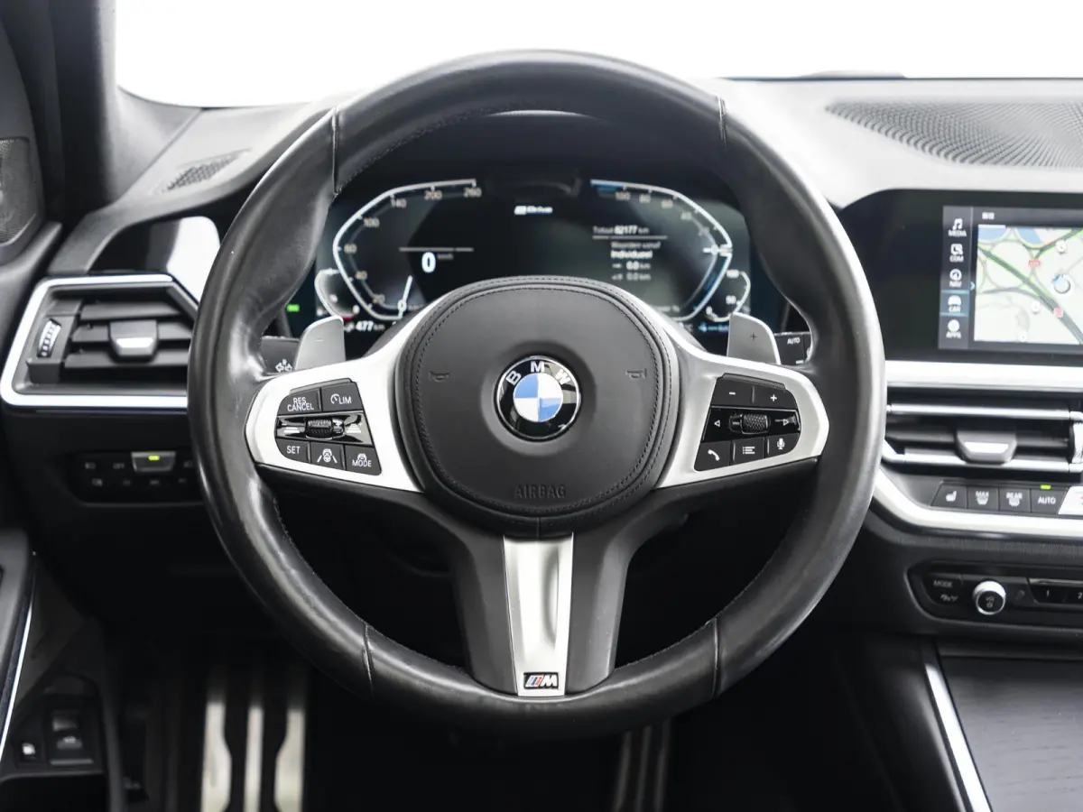 330e | M Sport | Innovationspakket | Harman Kardon | Comfort Access | Achteruitrijcamera | Laserlight | Panoramadak | Head-Up Display | 18''