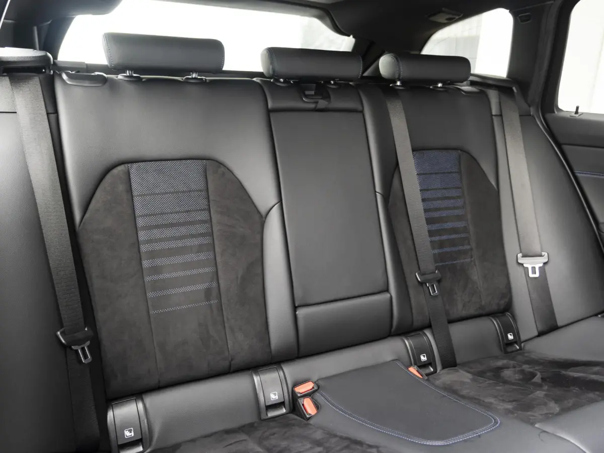 330e | M Sport | Innovationspakket | Harman Kardon | Comfort Access | Achteruitrijcamera | Laserlight | Panoramadak | Head-Up Display | 18''