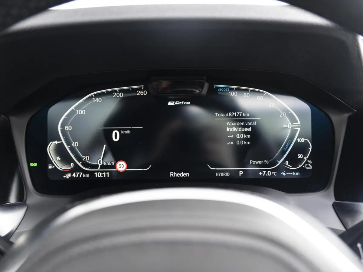330e | M Sport | Innovationspakket | Harman Kardon | Comfort Access | Achteruitrijcamera | Laserlight | Panoramadak | Head-Up Display | 18''