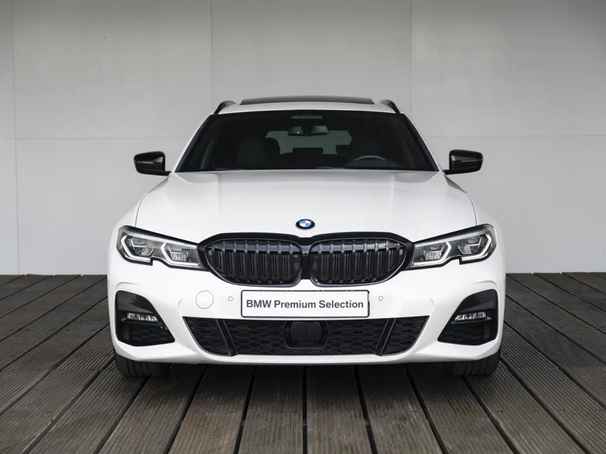 330e | M Sport | Innovationspakket | Harman Kardon | Comfort Access | Achteruitrijcamera | Laserlight | Panoramadak | Head-Up Display | 18''