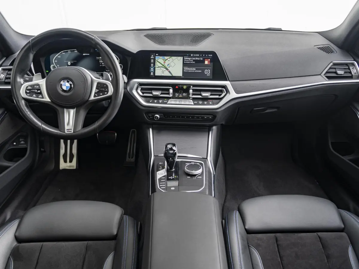 330e | M Sport | Innovationspakket | Harman Kardon | Comfort Access | Achteruitrijcamera | Laserlight | Panoramadak | Head-Up Display | 18''