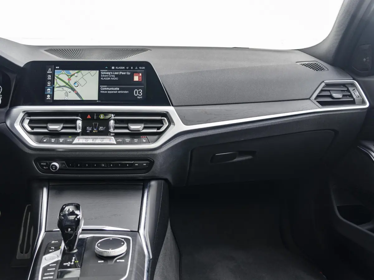 330e | M Sport | Innovationspakket | Harman Kardon | Comfort Access | Achteruitrijcamera | Laserlight | Panoramadak | Head-Up Display | 18''