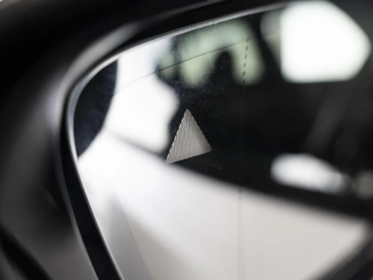 330e | M Sport | Innovationspakket | Harman Kardon | Comfort Access | Achteruitrijcamera | Laserlight | Panoramadak | Head-Up Display | 18''