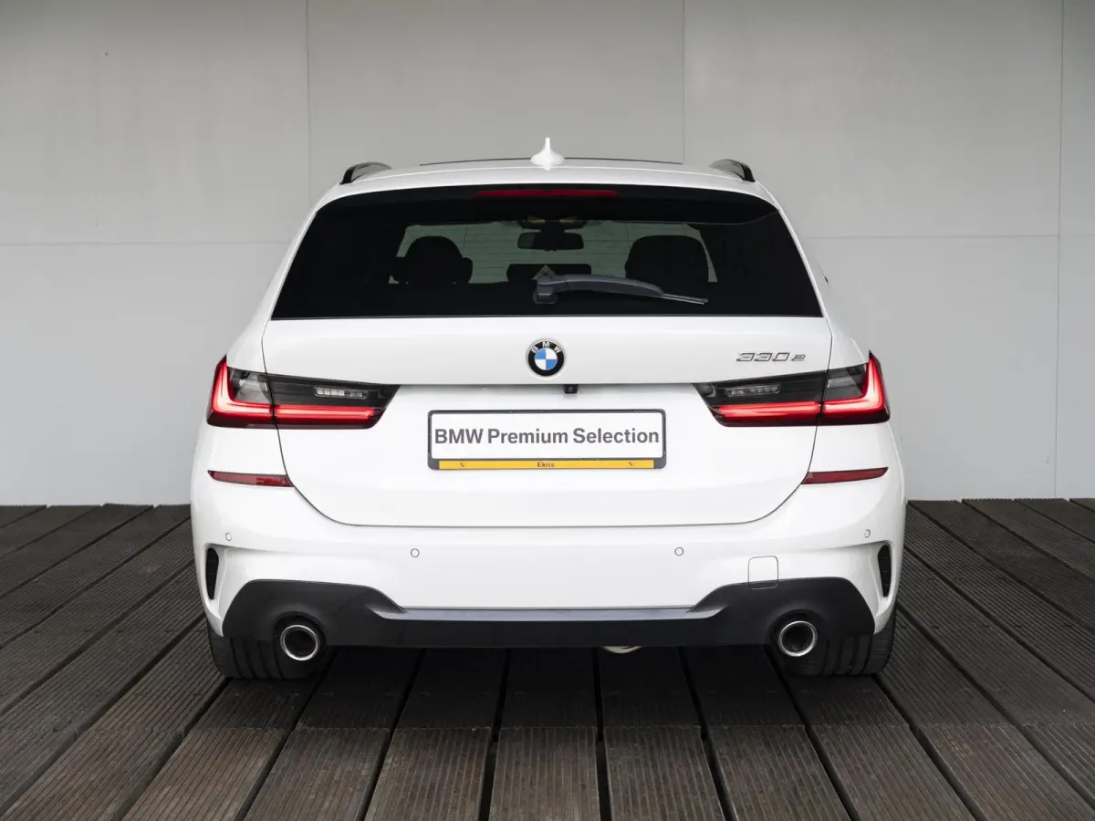 330e | M Sport | Innovationspakket | Harman Kardon | Comfort Access | Achteruitrijcamera | Laserlight | Panoramadak | Head-Up Display | 18''