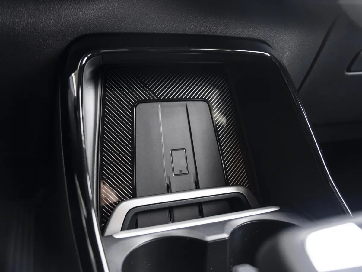 sDrive20i | Equipment Pack | Comfort Pack