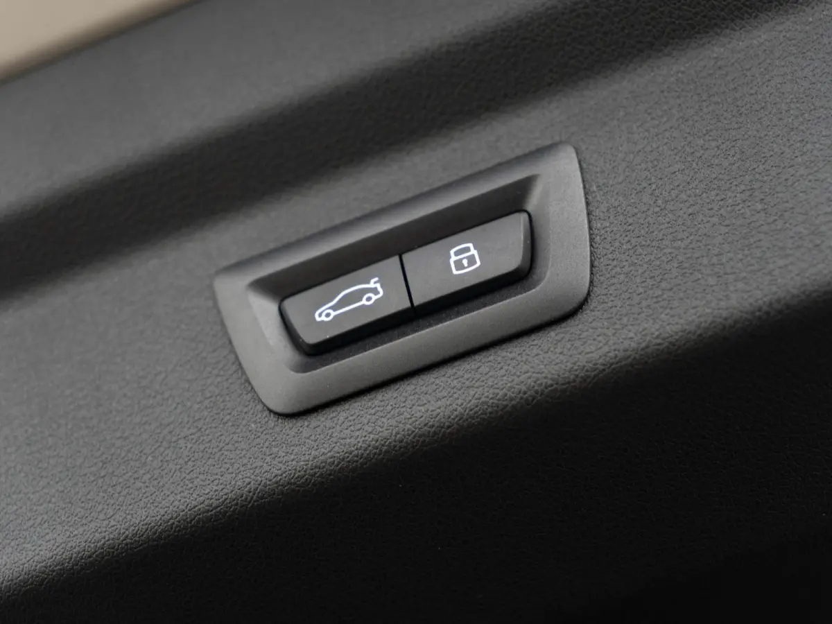 sDrive20i | Equipment Pack | Comfort Pack