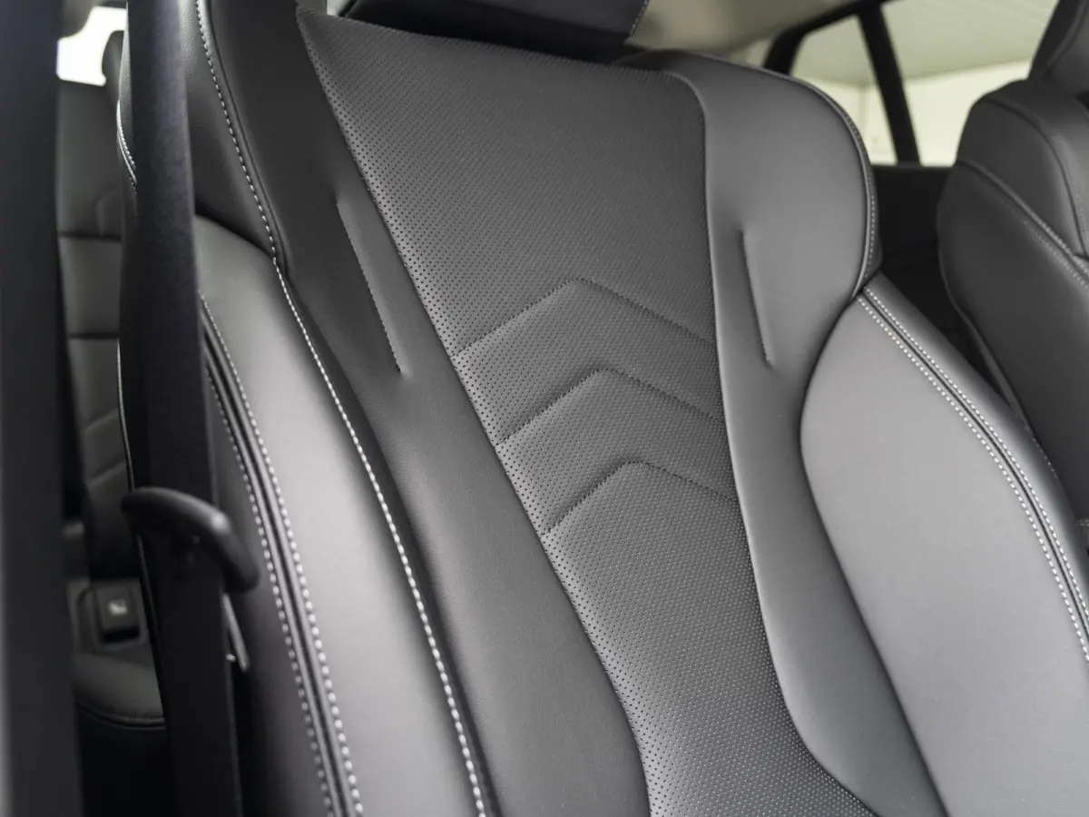 sDrive20i | Equipment Pack | Comfort Pack