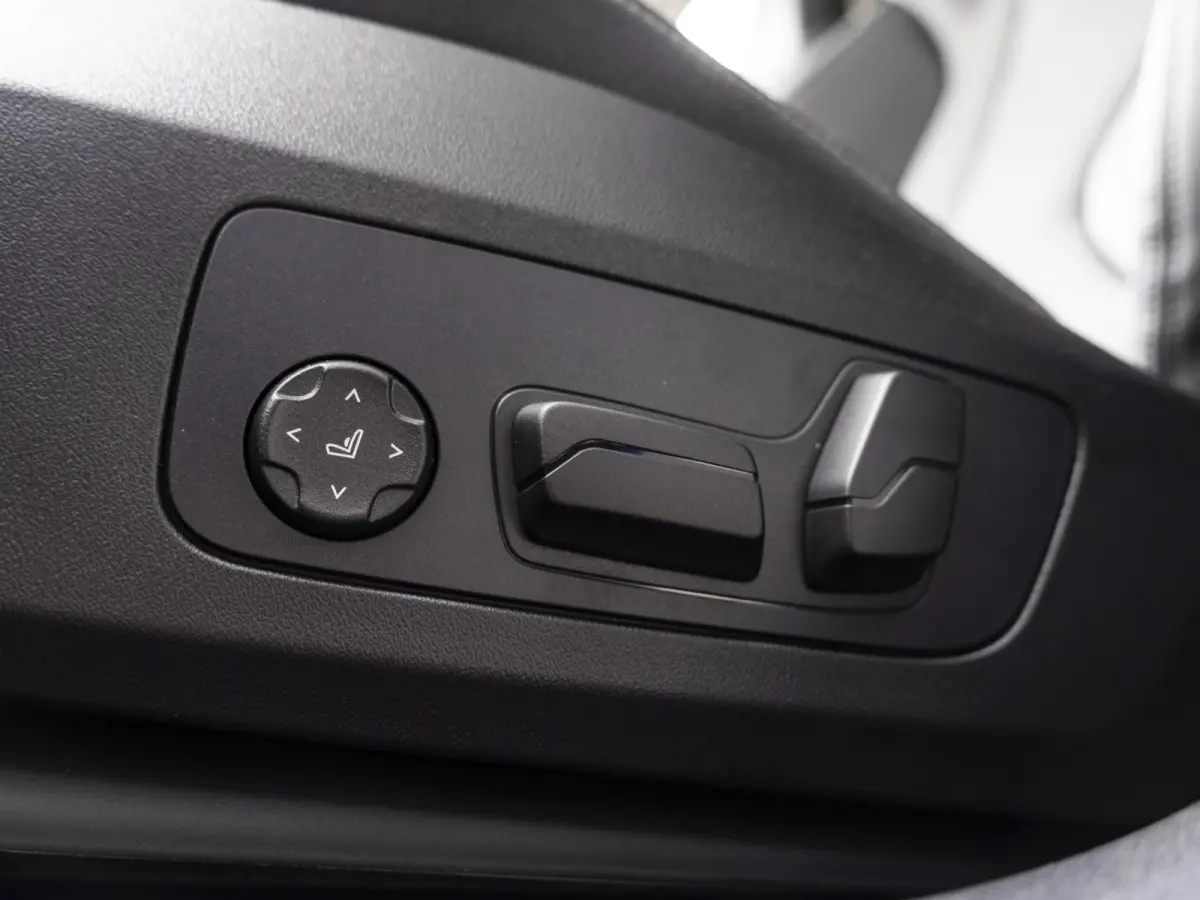 sDrive20i | Equipment Pack | Comfort Pack