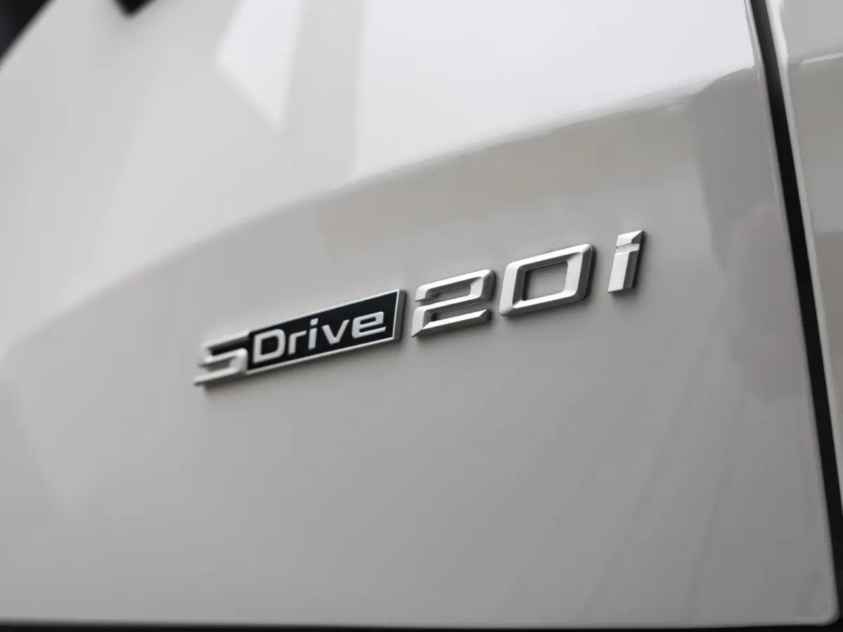 sDrive20i | Equipment Pack | Comfort Pack
