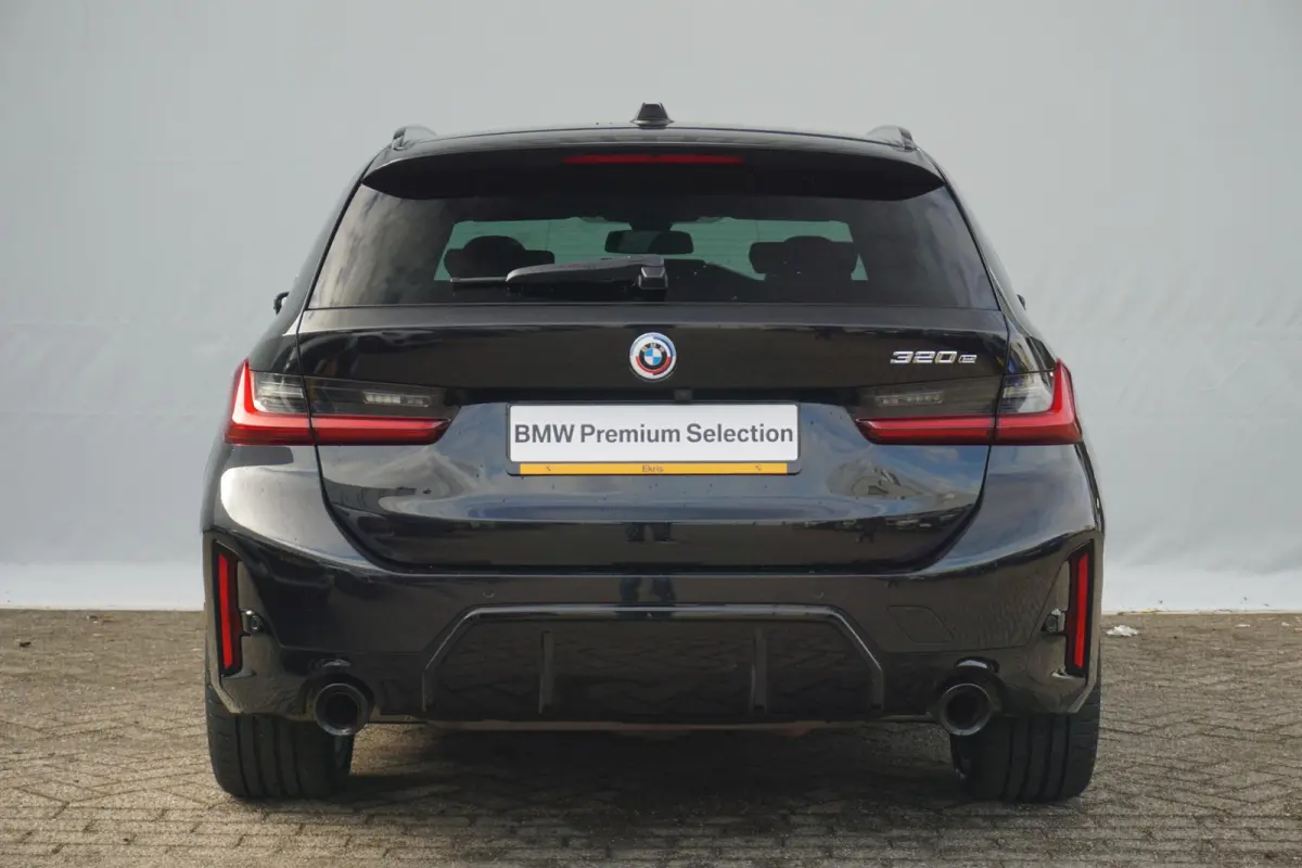 320e | SoH 88% | M Sportpakket Pro | Active Cruise Control | HiFi System | Elektrisch verstelbare stoelen | Stuurwielrand verwarmd