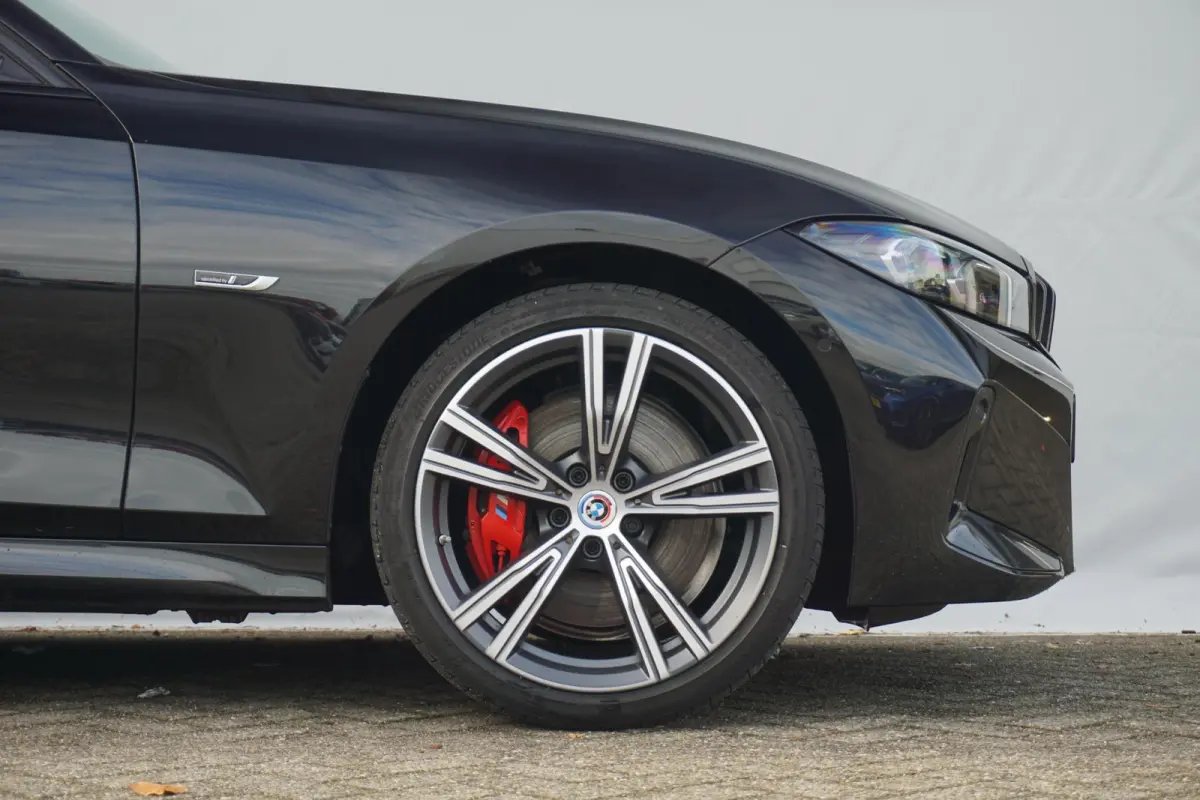 320e | SoH 88% | M Sportpakket Pro | Active Cruise Control | HiFi System | Elektrisch verstelbare stoelen | Stuurwielrand verwarmd