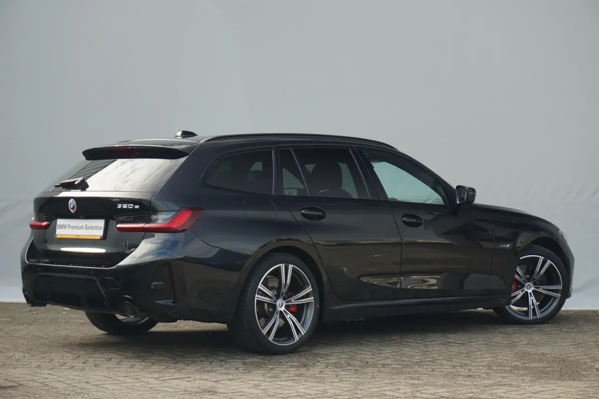320e | SoH 88% | M Sportpakket Pro | Active Cruise Control | HiFi System | Elektrisch verstelbare stoelen | Stuurwielrand verwarmd
