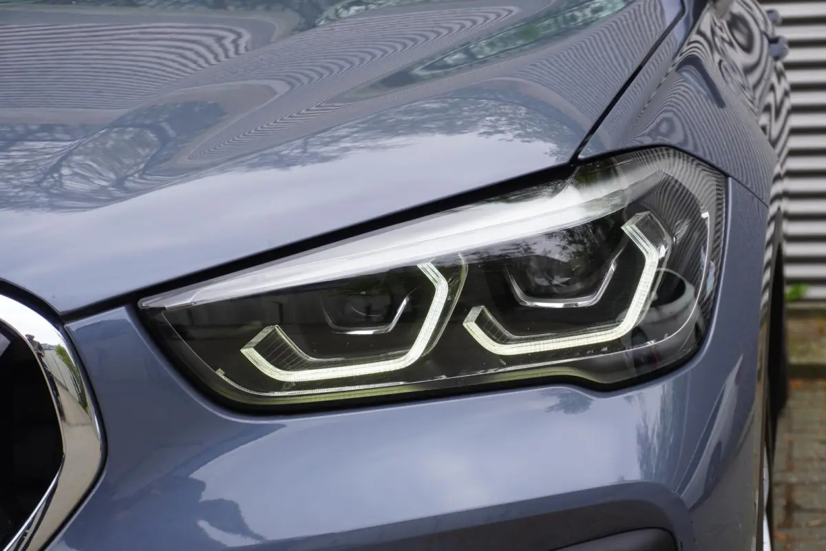 xDrive25e High Executive | Parking Pack | Glazen panoramadak | Trekhaak met afneembare kogel | Achteruitrijcamera | Elektrisch verwarmde voorstoelen
