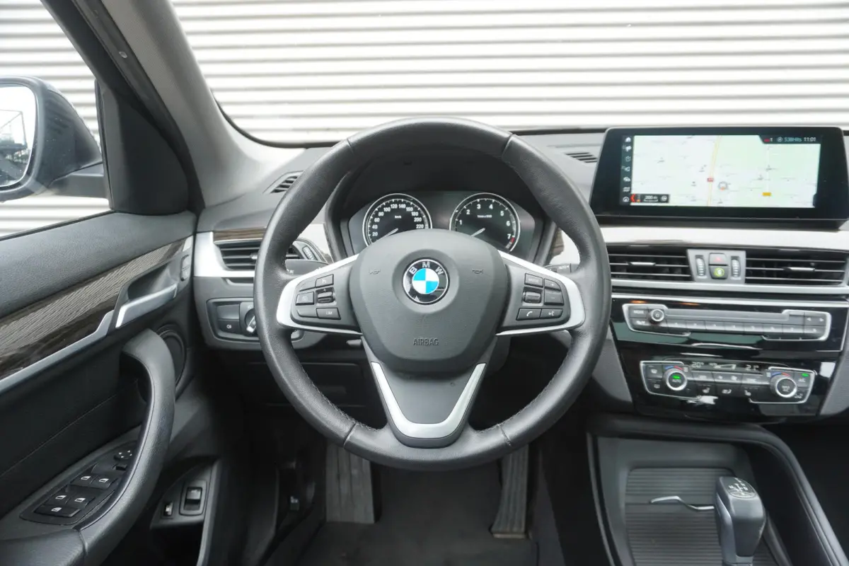 xDrive25e High Executive | Parking Pack | Glazen panoramadak | Trekhaak met afneembare kogel | Achteruitrijcamera | Elektrisch verwarmde voorstoelen