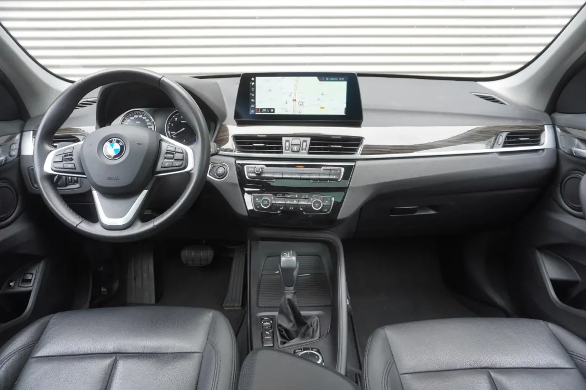 xDrive25e High Executive | Parking Pack | Glazen panoramadak | Trekhaak met afneembare kogel | Achteruitrijcamera | Elektrisch verwarmde voorstoelen