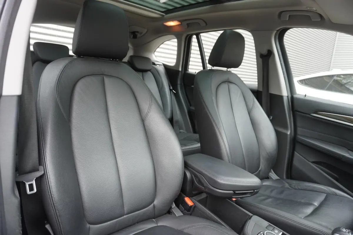 xDrive25e High Executive | Parking Pack | Glazen panoramadak | Trekhaak met afneembare kogel | Achteruitrijcamera | Elektrisch verwarmde voorstoelen