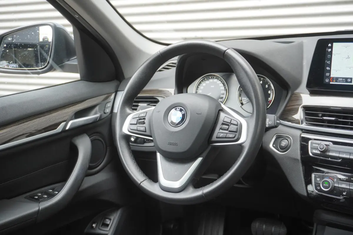 xDrive25e High Executive | Parking Pack | Glazen panoramadak | Trekhaak met afneembare kogel | Achteruitrijcamera | Elektrisch verwarmde voorstoelen