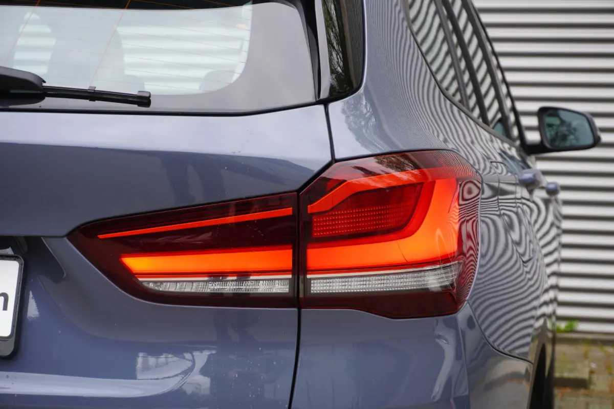 xDrive25e High Executive | Parking Pack | Glazen panoramadak | Trekhaak met afneembare kogel | Achteruitrijcamera | Elektrisch verwarmde voorstoelen
