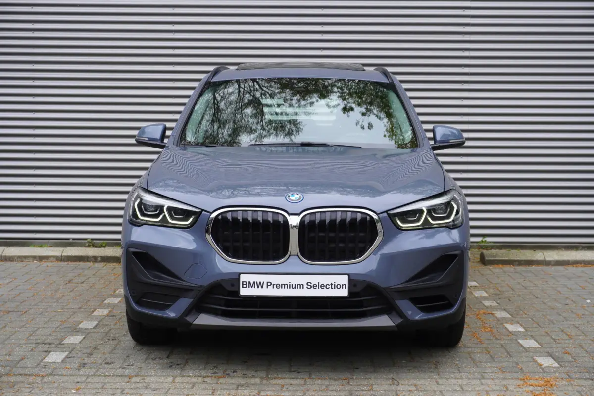 xDrive25e High Executive | Parking Pack | Glazen panoramadak | Trekhaak met afneembare kogel | Achteruitrijcamera | Elektrisch verwarmde voorstoelen