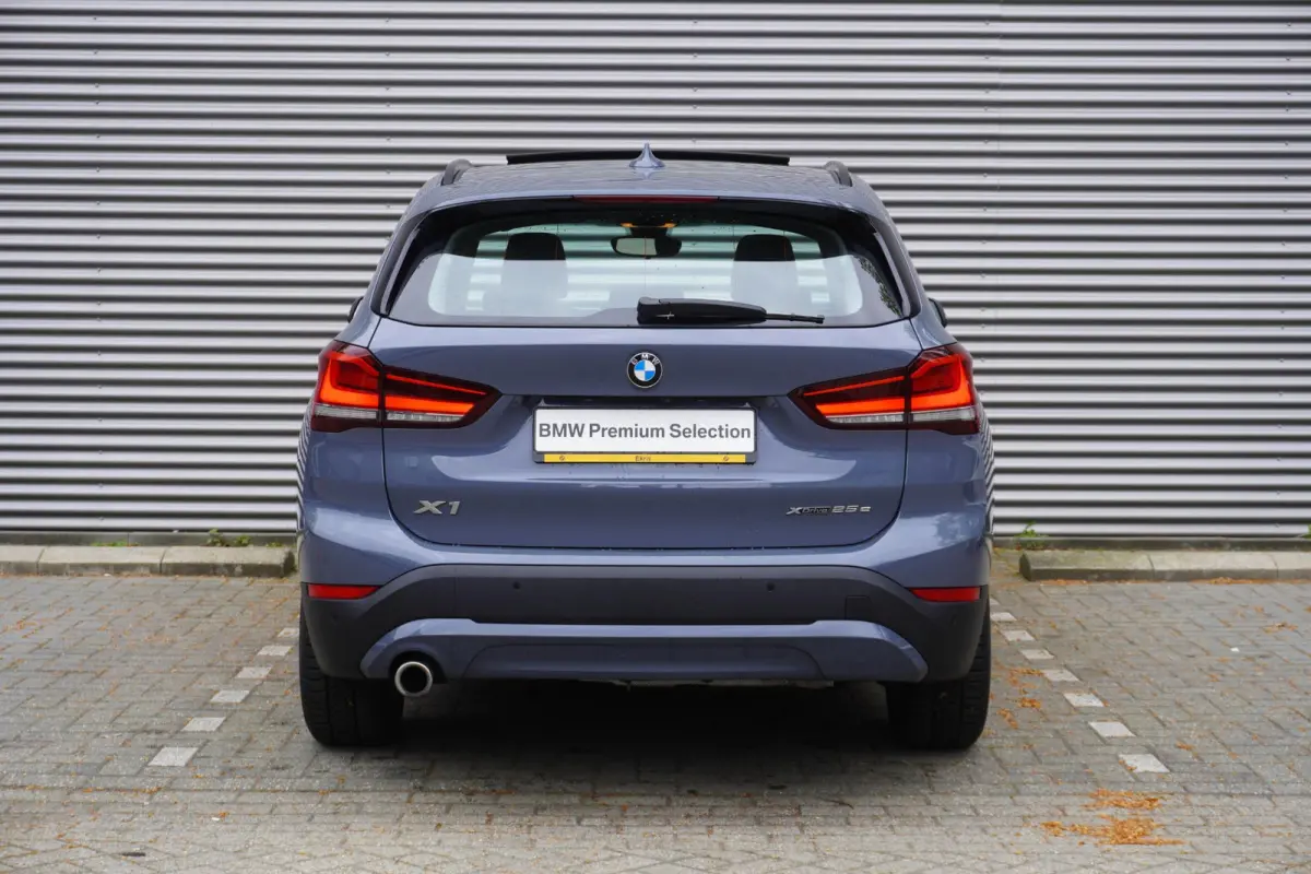 xDrive25e High Executive | Parking Pack | Glazen panoramadak | Trekhaak met afneembare kogel | Achteruitrijcamera | Elektrisch verwarmde voorstoelen